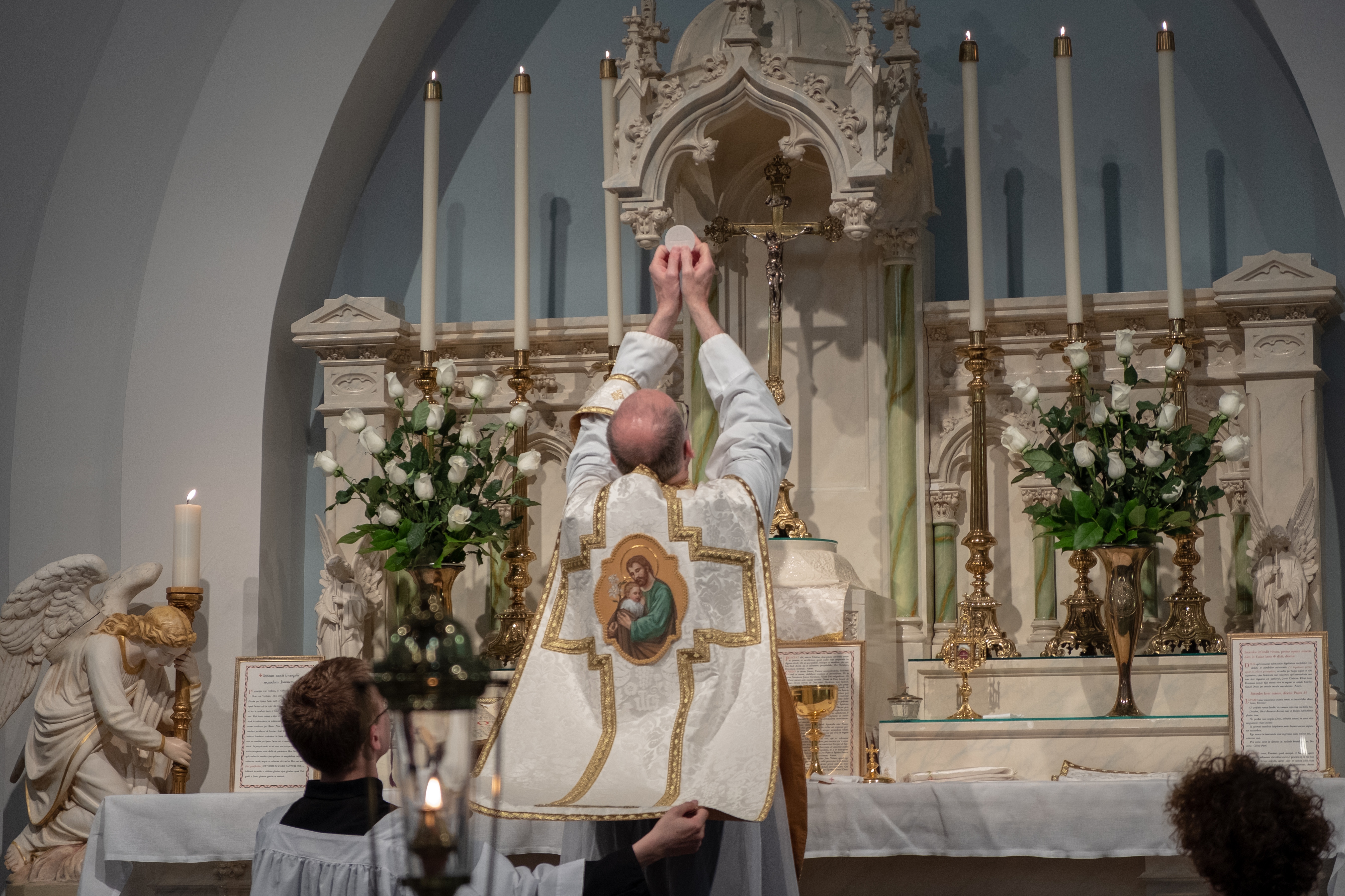 Christ Offers Himself in the Mass