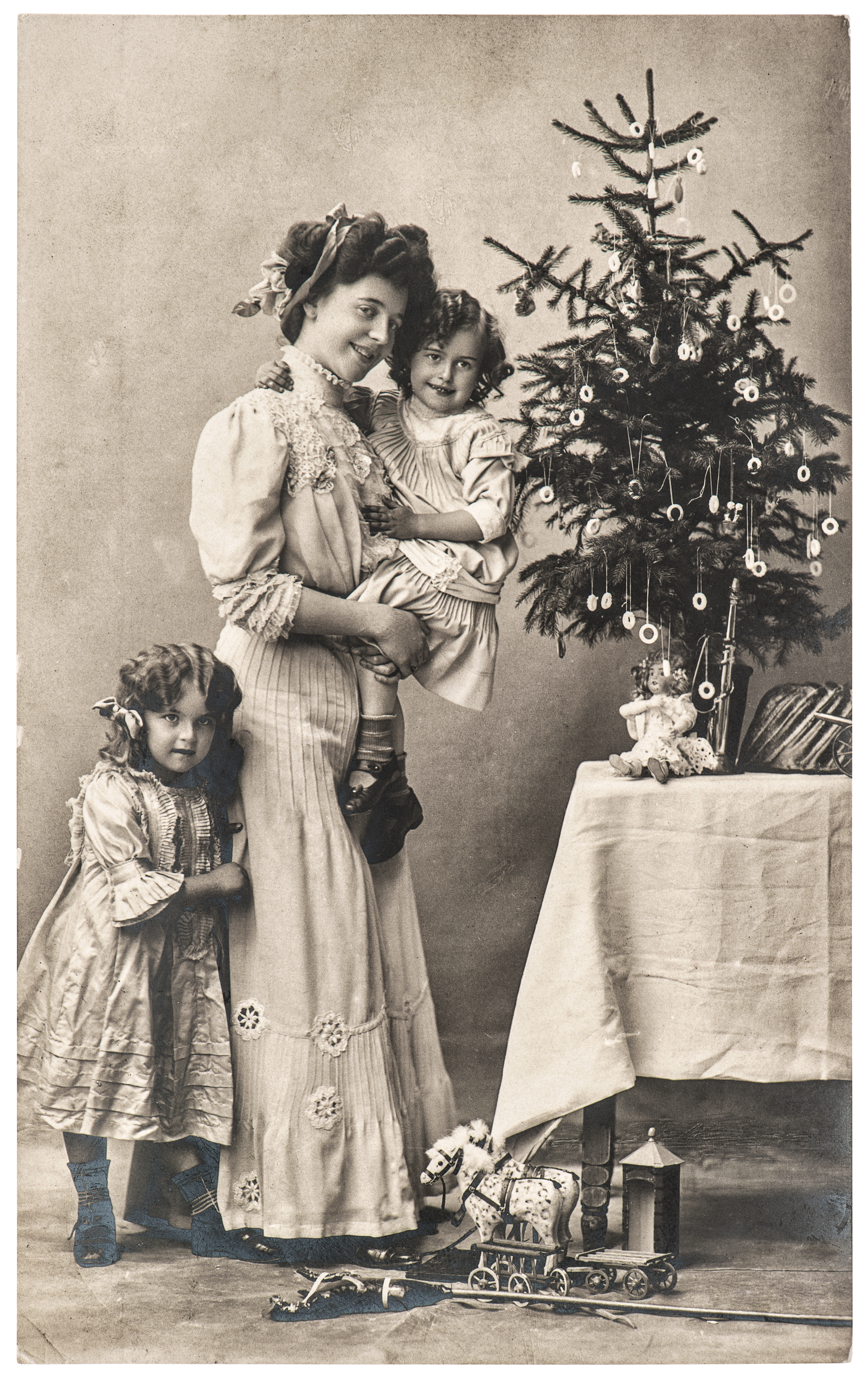 Uniting Photographs with Prayers: A Christmastime Tradition