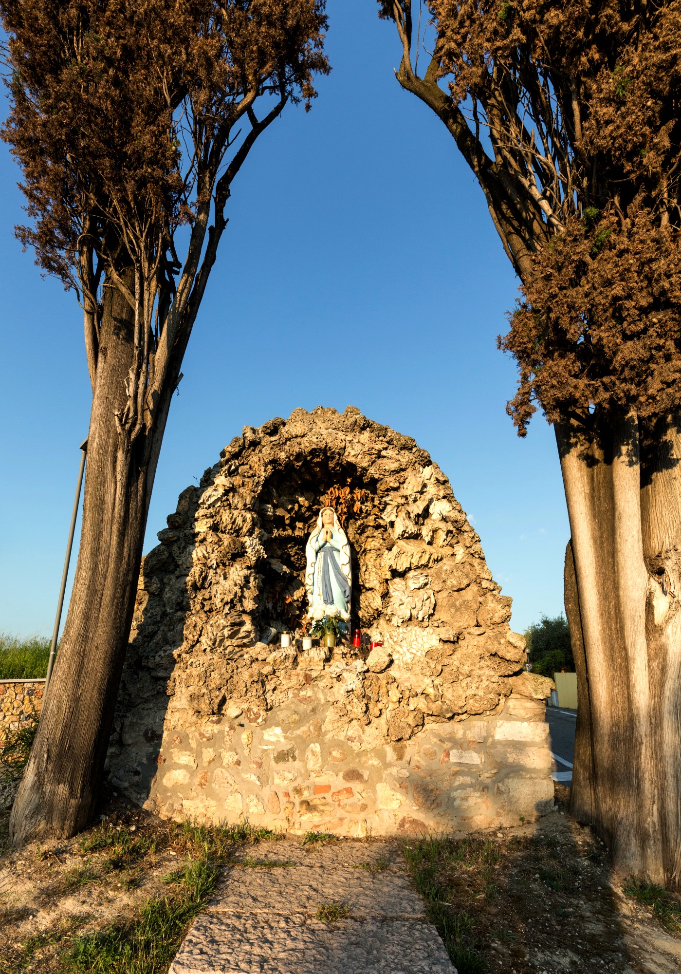 Our Lady of Fatima and a Good Samaritan on the Highway