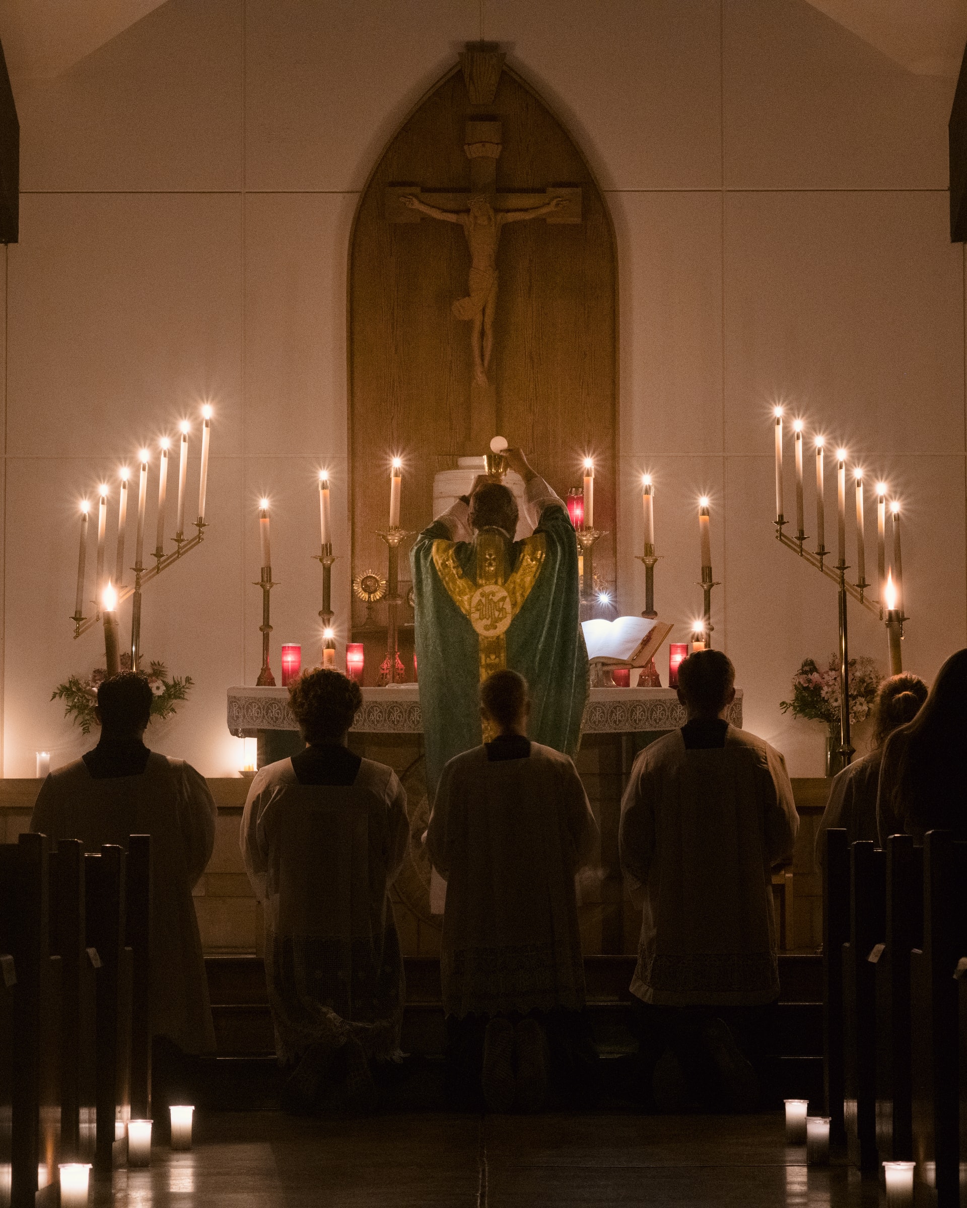 The Catholic Mass Is an Act of Adoration